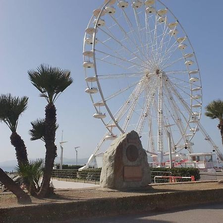 Fréjus T2 Climatise A 5 Minutes A Pied De La Plage Avec Parking, Piscine Et Wifi מראה חיצוני תמונה
