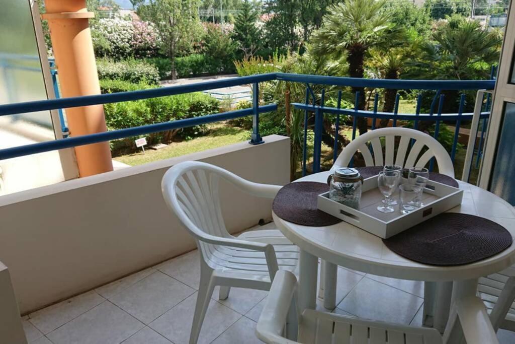 Fréjus T2 Climatise A 5 Minutes A Pied De La Plage Avec Parking, Piscine Et Wifi מראה חיצוני תמונה