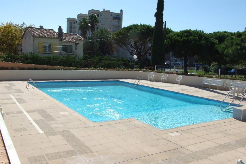 Fréjus T2 Climatise A 5 Minutes A Pied De La Plage Avec Parking, Piscine Et Wifi מראה חיצוני תמונה